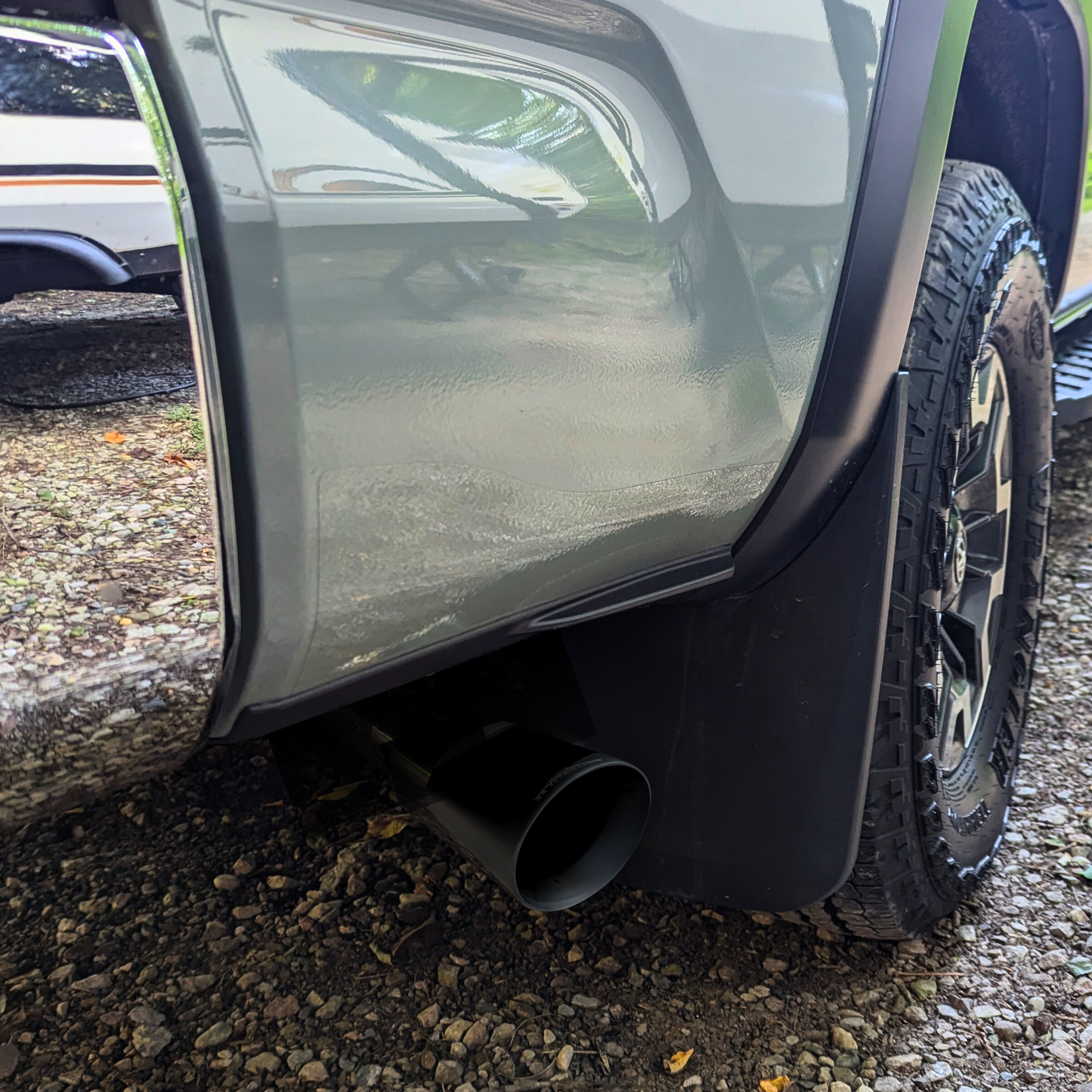 Black exhaust tip for a Toyota Tacoma